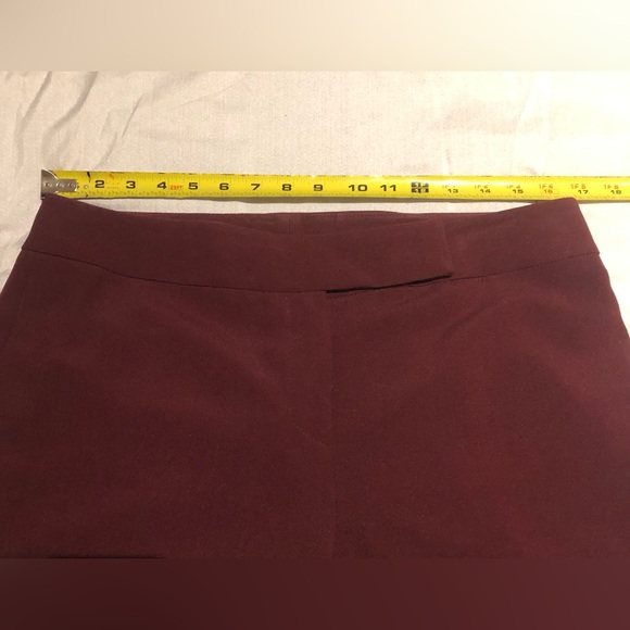 Tahari Arthur S. Levine Women’s lined jacket and pant suit in a deep wine shade - Picture 16 of 16